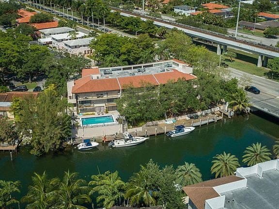 Building Photo - 5201 Orduna Dr