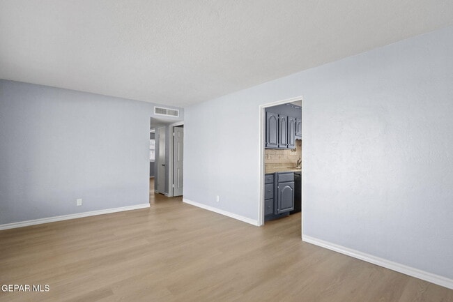 Building Photo - 390 Arvin Cir