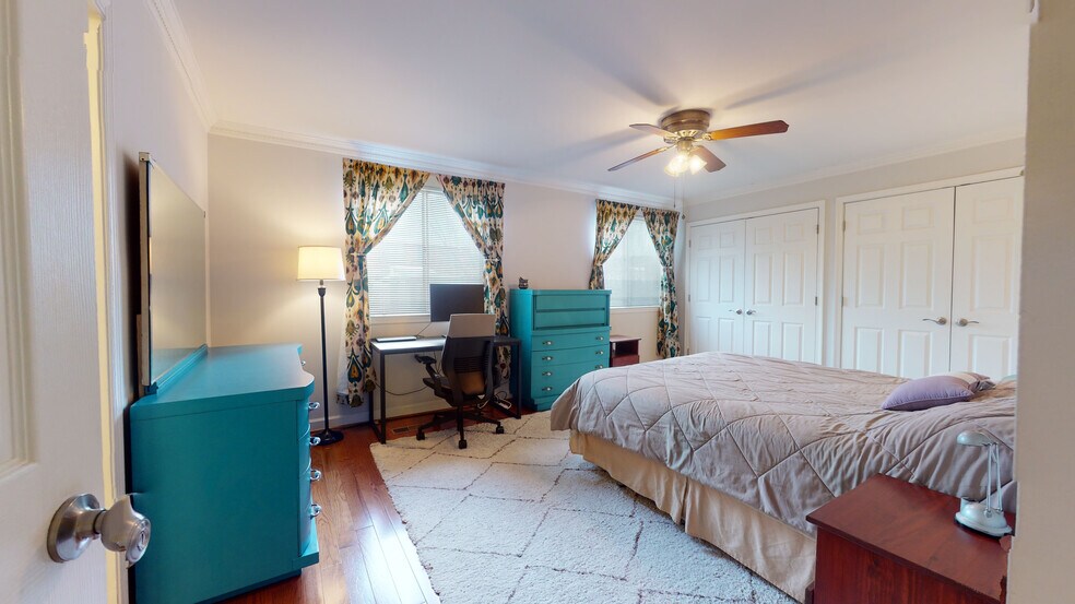 Building Photo - 1635 S Hayes St