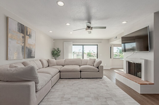 Building Photo - 8175 E Del Cuarzo Dr