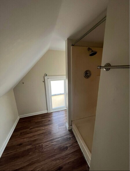 Building Photo - 319 E Van Buren St