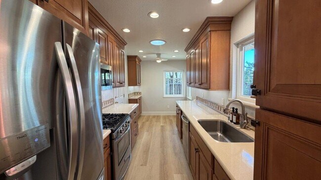 Building Photo - Gregory Gardens P.H. Beautiful 4-bedroom 2 bath home w/ 2 car garage