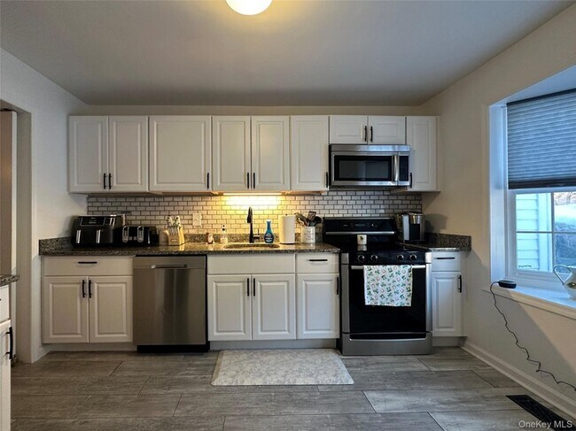 Building Photo - 119 Willow Ct