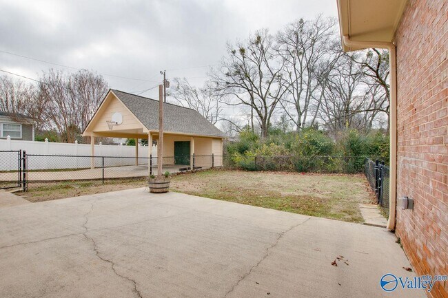 Building Photo - 814 Cleermont Dr SE