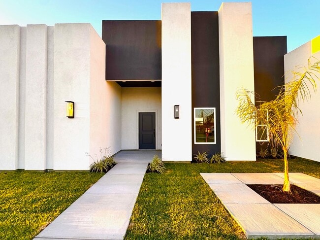 Building Photo - 6702 El Bosal Ln