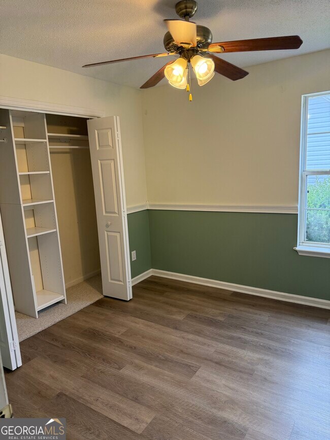 Building Photo - 109 Green Meadow Dr