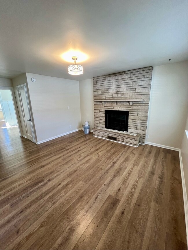 Building Photo - 161 Bosstick Ave