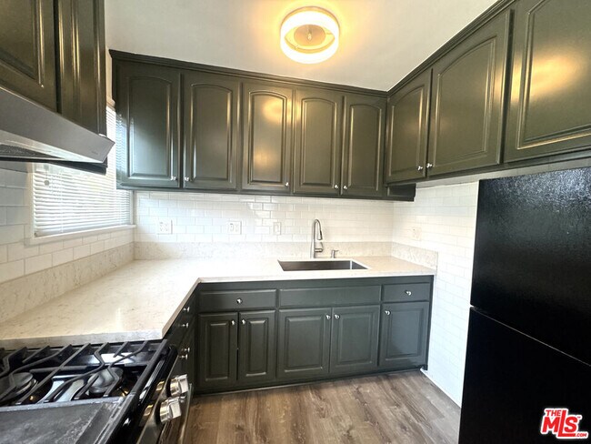 Building Photo - 5153 Overland Ave