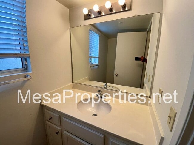 Building Photo - 14925 Dandelion Ct
