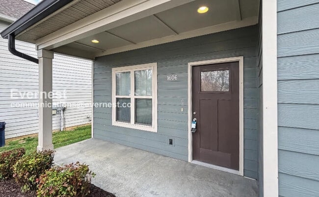 Building Photo - Spacious 3 Bed, 2.5 Bath Home with 2 Car Garage