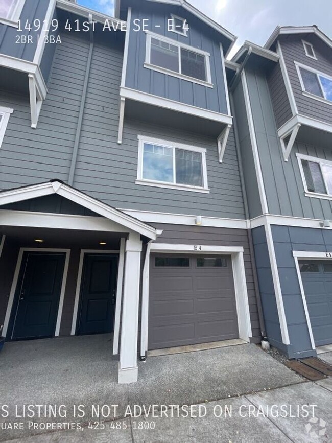 Building Photo - Don't miss out on this luxury town home! 2...