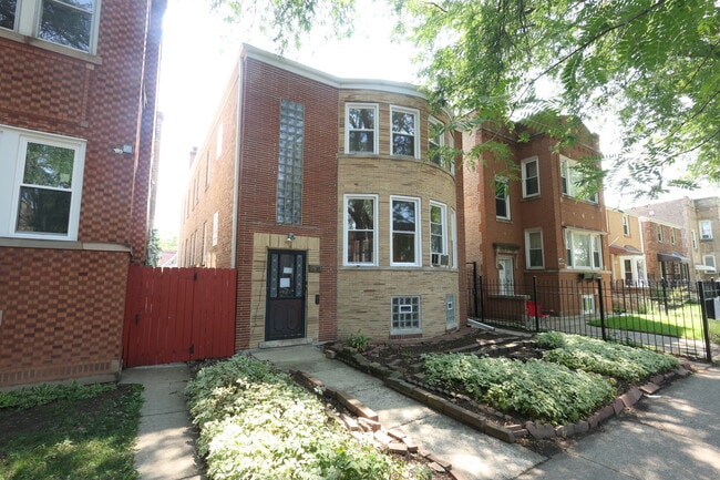 Building Photo - 2839 N Austin Ave