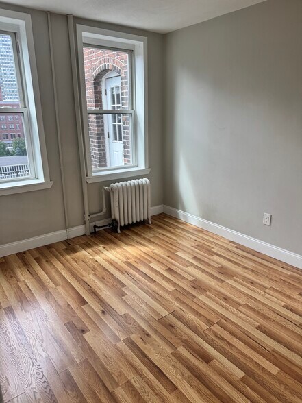 Building Photo - 220 Hanover St