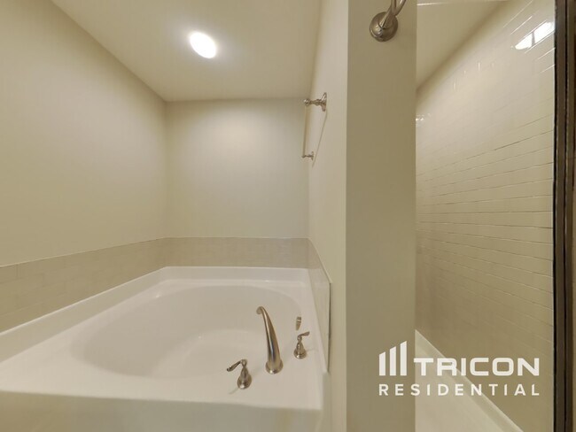 Building Photo - 508 Hickory Leaf Ct