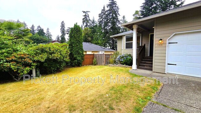 Building Photo - 1331 NE Gilmax Ln