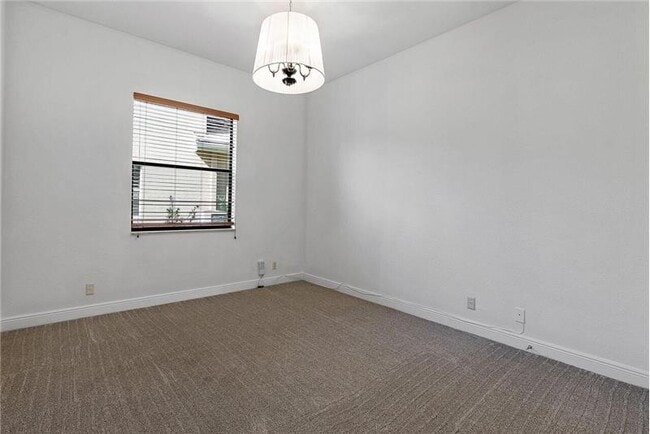 Building Photo - 10546 Versailles Blvd