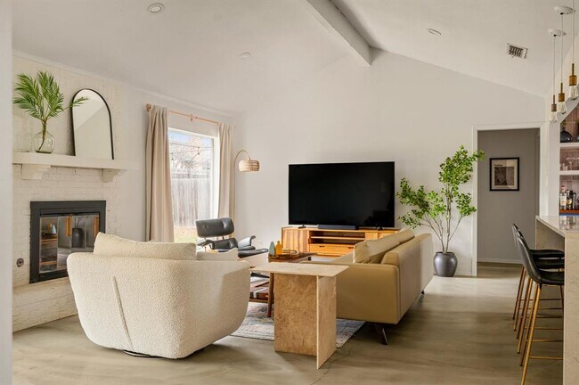 Building Photo - 9300 Meadow Vale