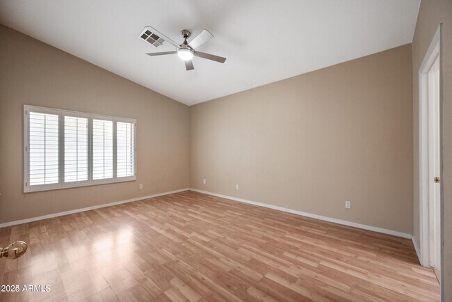Building Photo - 81 S Criss Pl
