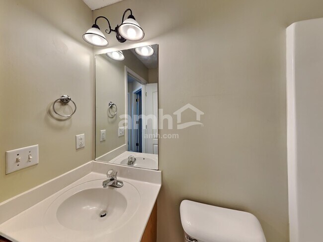 Building Photo - 803 Buckhaven Dr