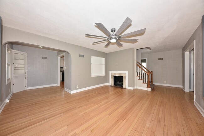 Building Photo - 309 W Washington St