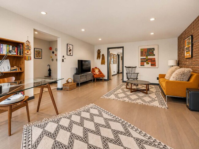 Building Photo - 7 E 129th St
