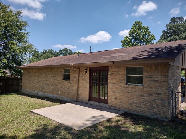 Building Photo - 102 Libby Cir