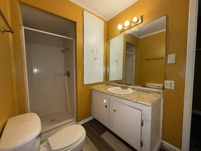 Building Photo - 145 E Santa Clair St