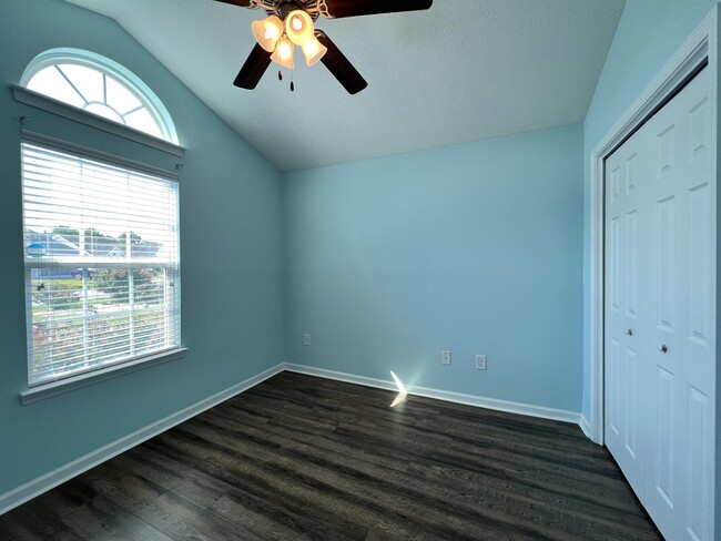 Building Photo - 187 Heath Dr