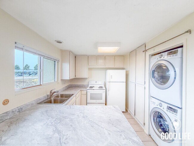 Building Photo - 2BD/1BA Condo in Clairemont with Balcony, In-Unit Laundry & Reserved Parking