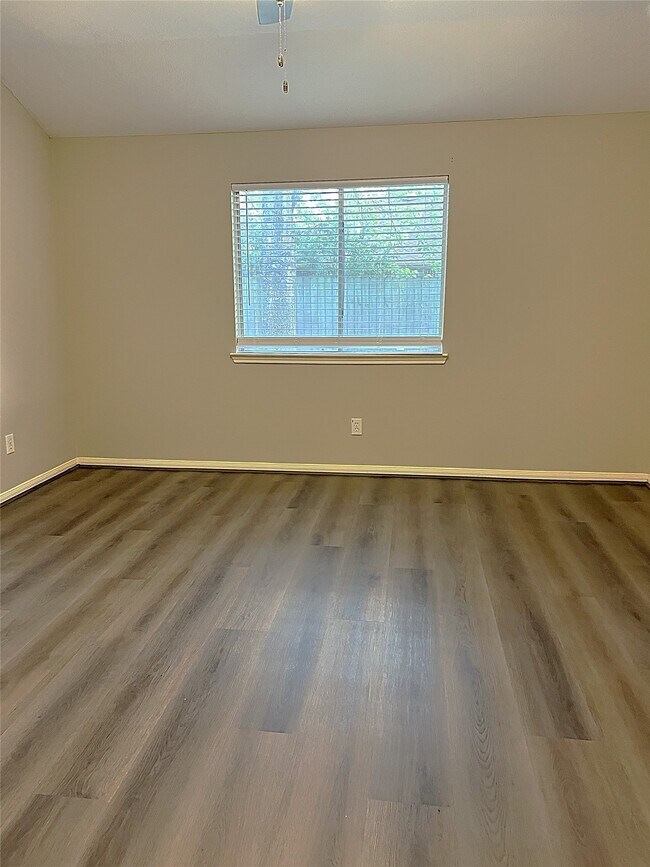 Building Photo - 4910 Linden Pl