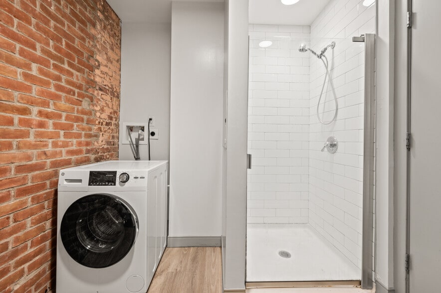 Building Photo - 103 Allyn St