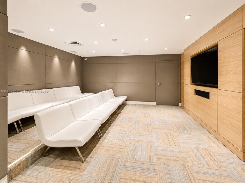 Building Photo - 951 Brickell Ave