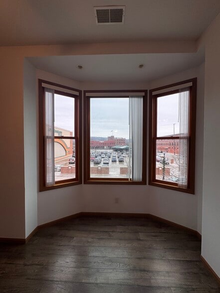 Cool Windows - 123 E 3rd St