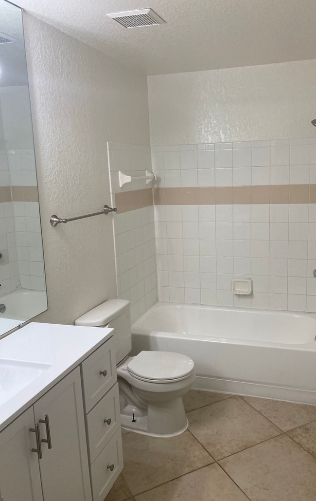 Building Photo - One Bedroom For Rent in New Tampa!