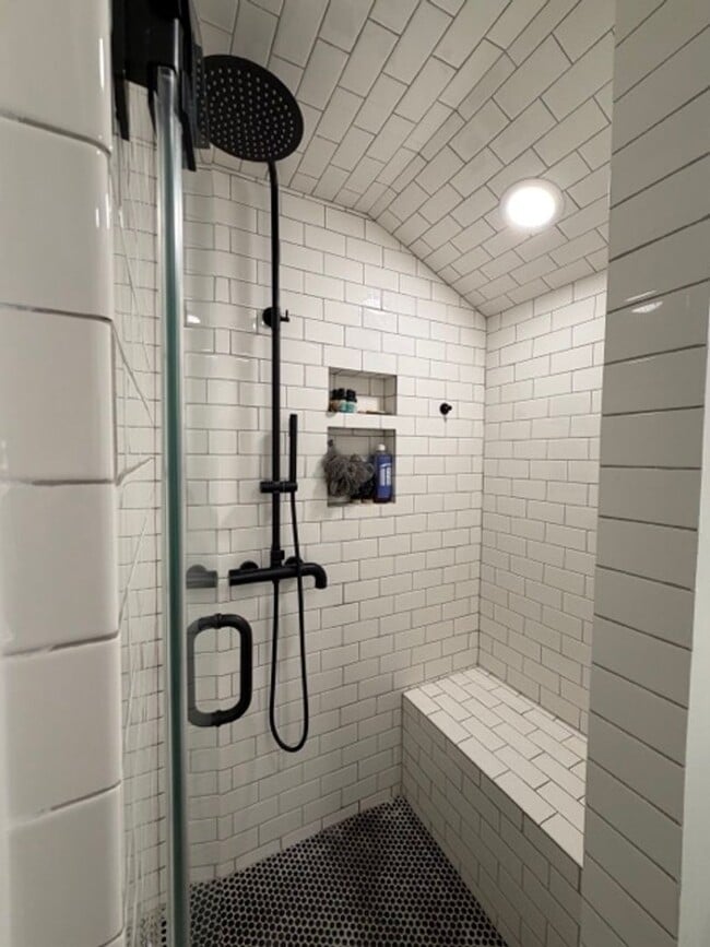 Building Photo - Stylishly Updated 4BR Home in the Heart of Northeast Minneapolis!