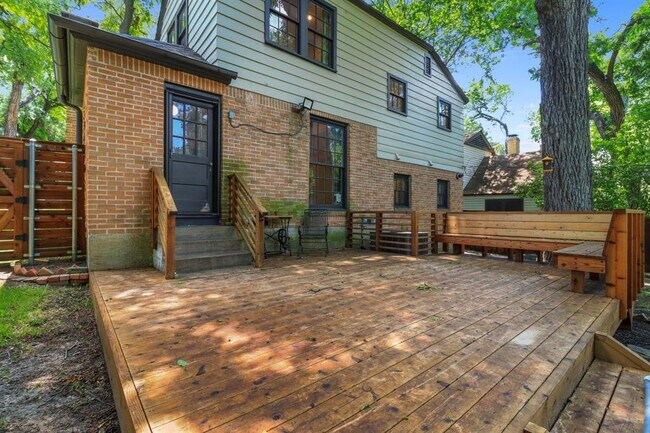 Building Photo - 307 Circle Dr