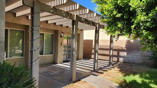 Building Photo - 754 Mira Grande