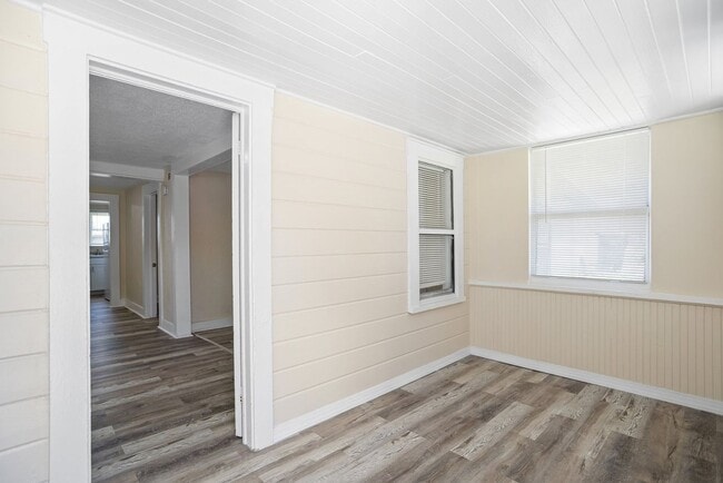 Building Photo - Won't Last! Apply NOW!  App fee REDUCED $25 ASAP $1995 3br/1bath CUTE House w/ HUGE YARD