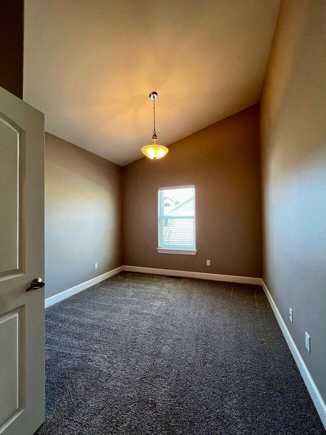 Building Photo - 8819 Kail Dr