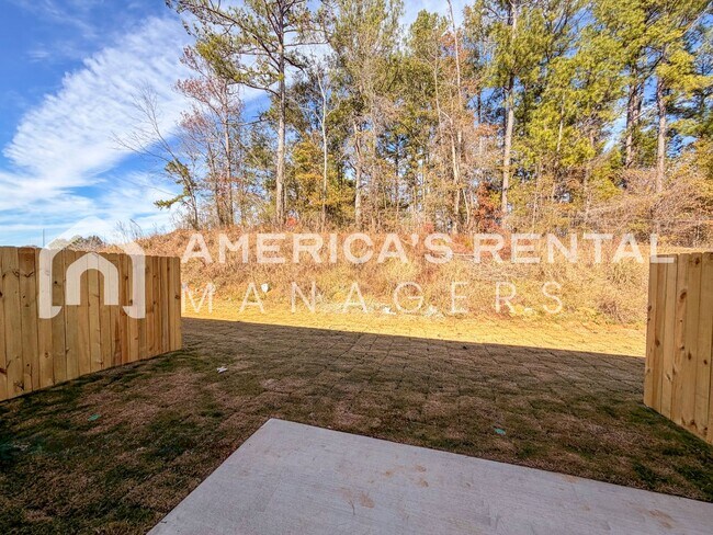 Building Photo - Bright and Spacious Lincoln Townhome for R...