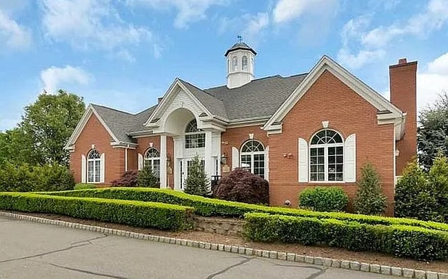 Building Photo - 586 Brittany Cir