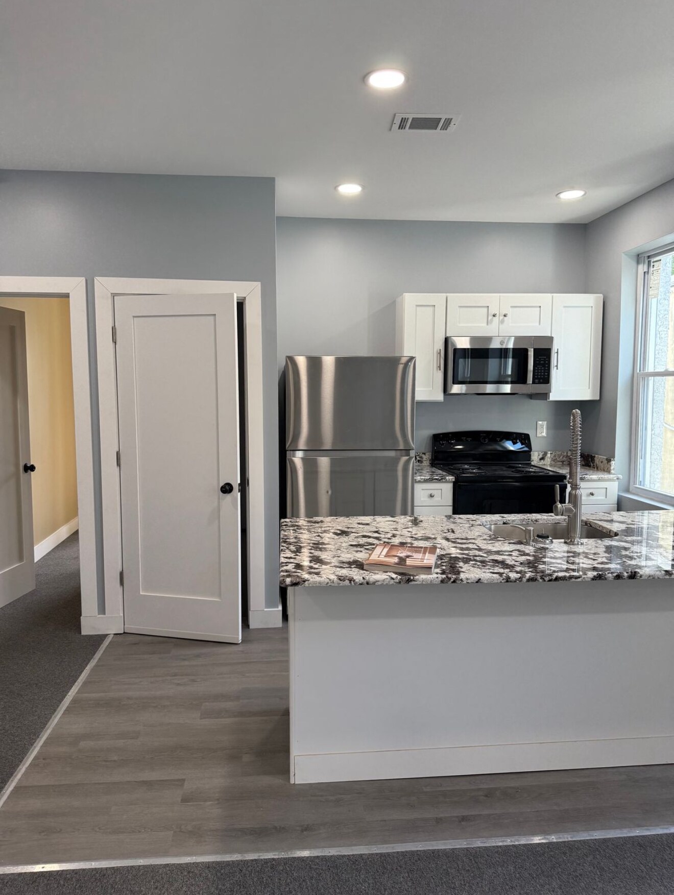 Building Photo - 6040 Kingsessing Ave