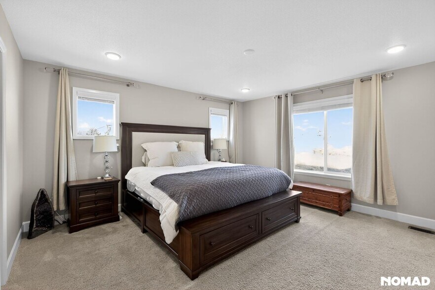 Building Photo - 15627 Kitchener Way