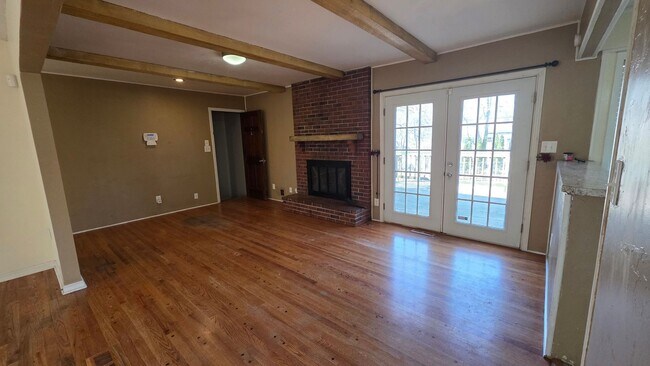 Building Photo - !!COMING SOON!! Beautiful 3BR 2 BA Home w/ Large Backyard • Full Appliance Suite • 2-Car Garage i...