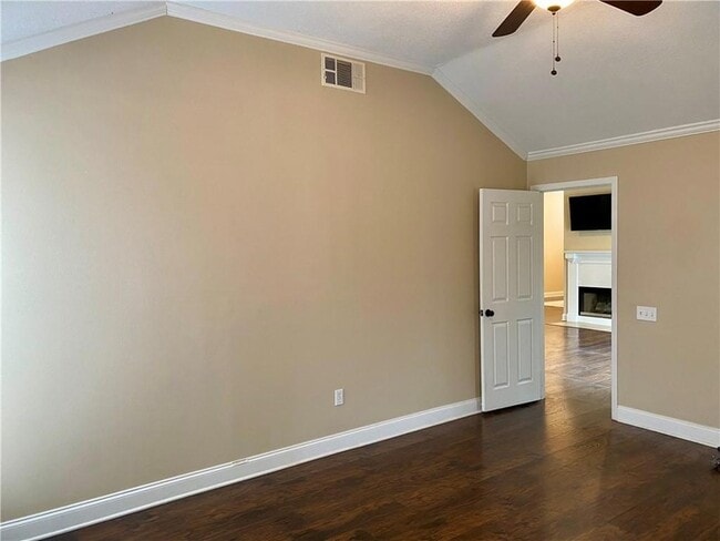 Building Photo - 1010 Live Oak Loop