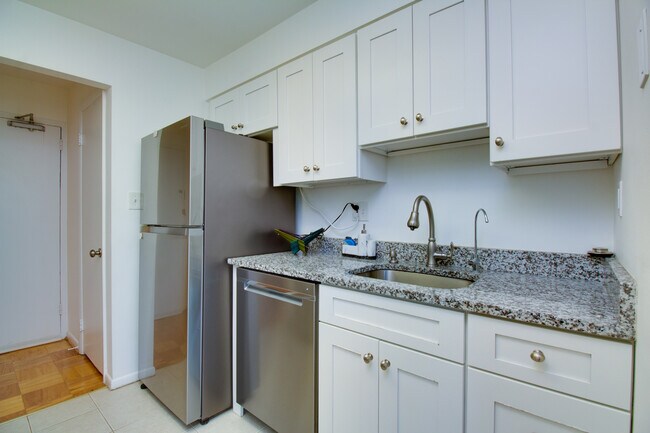 Building Photo - 600 Roosevelt Blvd