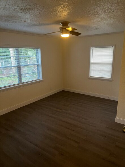Building Photo - 6870 Rhode Island Dr W