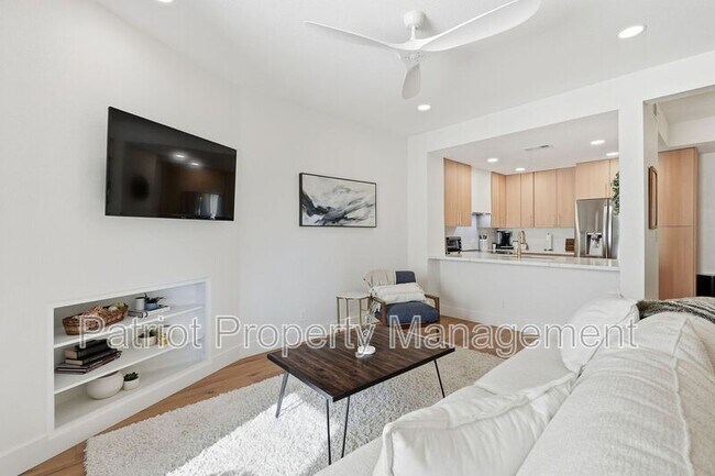 Building Photo - 9708-9708 E Vía Linda