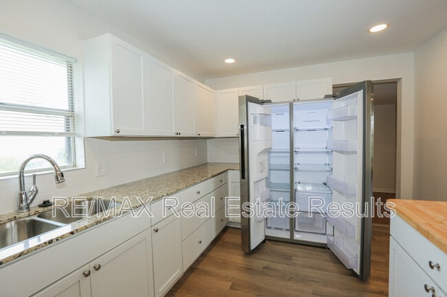 Building Photo - 1741 E 1st Ave