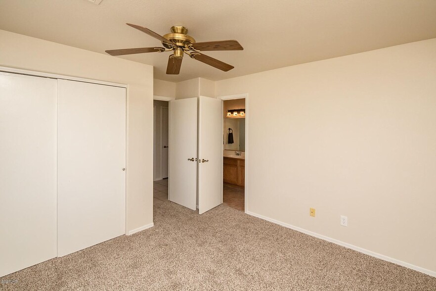 Front Bedroom - 3515 Mockingbird Dr